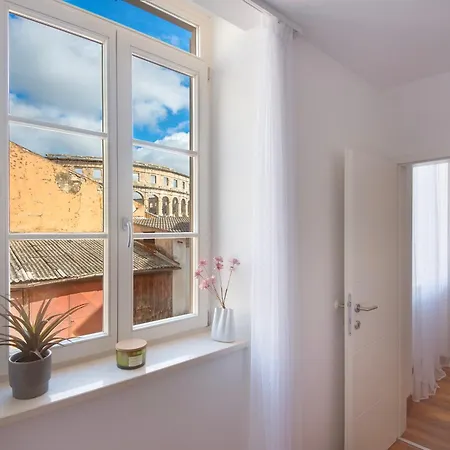 Lägenhet D&a Amphitheatre Premium With Free Parking Pula