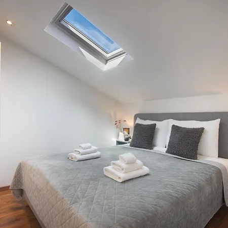 D&a Amphitheatre Premium With Free Parking