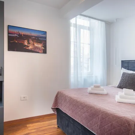 D&a Amphitheatre Premium With Free Parking Pula